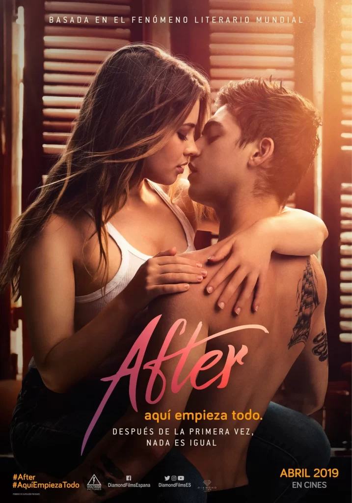 Una imagen promocional de la película After muestra a una pareja joven en actitud íntima, destacando el romance y la dependencia emocional entre los protagonistas. Ella, vestida con camiseta blanca y pantalón negro, se sienta sobre él, quien está sin camisa, en una habitación cálida y romántica. Esta representación idealiza una relación tóxica marcada por manipulación, celos y violencia, elementos que el entretenimiento juvenil suele normalizar. El póster incluye frases como “Después de la primera vez, nada es igual”, reforzando el vínculo emocional intenso y conflictivo. La imagen apela al público adolescente, influenciable y expuesto a modelos de relaciones abusivas disfrazadas de amor apasionado.